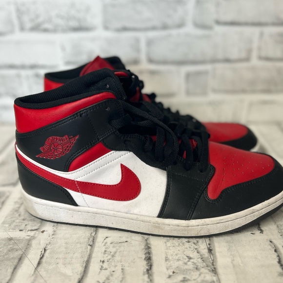 Air Jordan 1 Mid Bred Toe Nike 554724-079 Red White Black Size 13 Men's - Picture 5 of 12